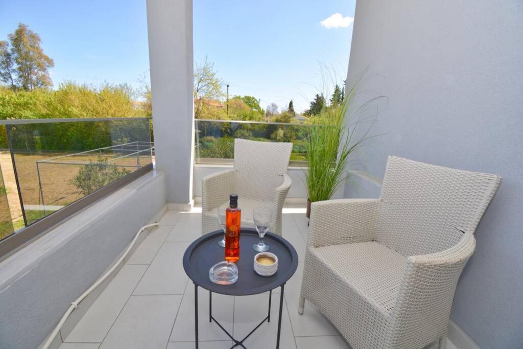 Potamos Deluxe White Apartment Εξωτερικό φωτογραφία